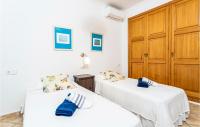 Posteľ alebo postele v izbe v ubytovaní 3 Bedroom Awesome Home In Porto Petro