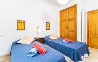 Posteľ alebo postele v izbe v ubytovaní 3 Bedroom Awesome Home In Porto Petro