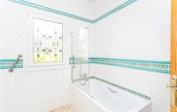 Kúpeľňa v ubytovaní 3 Bedroom Awesome Home In Porto Petro