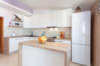 Kuchyňa alebo kuchynka v ubytovaní Apartman Prlić 3