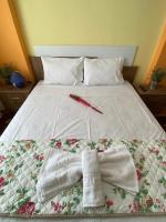 A bed or beds in a room at Beautiful apartment in the center of Thessaloniki