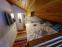 Una cama o camas en una habitaci&oacute;n de Aparthotel Vu&#x10D;ko Apartment Farra