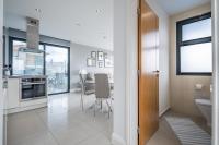 Kuchyň nebo kuchyňský kout v ubytování Hillside Villa