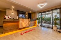 Tema 242 Hotelのロビーまたはフロント