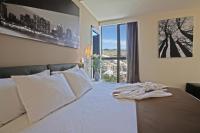 Opera Suite Hotelにあるベッド
