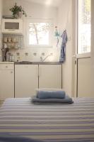 Posteľ alebo postele v izbe v ubytovaní Studio apartment in Veli Rat with sea view, balcony, washing machine 882-1