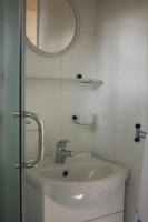 Kúpeľňa v ubytovaní Studio apartment in Veli Rat with sea view, balcony, washing machine 882-1