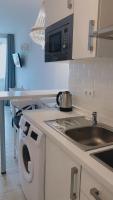 Kuchyňa alebo kuchynka v ubytovaní Benal Beach Apartments