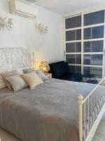 Posteľ alebo postele v izbe v ubytovaní Benal Beach Apartments