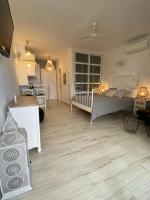 Kuchyňa alebo kuchynka v ubytovaní Benal Beach Apartments