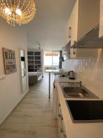 Kuchyňa alebo kuchynka v ubytovaní Benal Beach Apartments