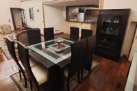 Kuchyň nebo kuchyňský kout v ubytování Bright spacious apartment