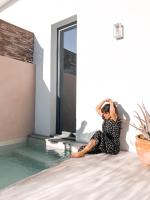 Hostia v ubytovaní SUITES 9 MALAGA, three unique suites with private plunge pool