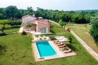 Bazén v ubytování Holiday Home Vila Marten nebo v jeho okolí