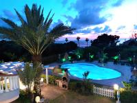 The swimming pool at or close to Case Vacanze Pietragrande