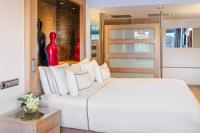 A seating area at Melia Madrid Princesa