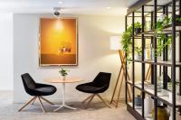 A seating area at Melia Madrid Princesa