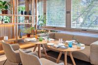 A seating area at Melia Madrid Princesa