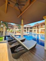 Bazén v ubytování Elegancy Resort Hua Hin nebo v jeho okolí
