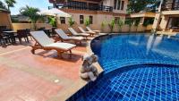 Bazén v ubytování Elegancy Resort Hua Hin nebo v jeho okolí