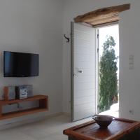 Televízia a/alebo spoločenská miestnosť v ubytovaní Paros Apartments Cottage