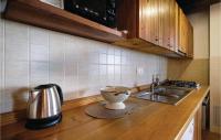 Kuchyňa alebo kuchynka v ubytovaní One-Bedroom Holiday Home In Hrnjanec