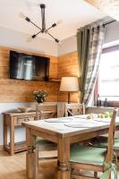 Televízia a/alebo spoločenská miestnosť v ubytovaní Apartament Natura Zakopane