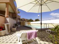 Bazén v ubytovaní Apartment Mlasina-6 by Interhome alebo v jeho blízkosti