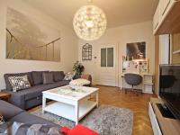 Televízia a/alebo spoločenská miestnosť v ubytovaní Apartment Tichy by Interhome