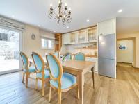 Kuchyň nebo kuchyňský kout v ubytování Villa Mladenka by Interhome