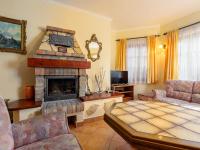Televízia a/alebo spoločenská miestnosť v ubytovaní Holiday Home Tamas - SZA180 by Interhome