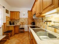 Kuchyňa alebo kuchynka v ubytovaní Holiday Home Tamas - SZA180 by Interhome