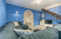 Część wypoczynkowa w obiekcie Three-Bedroom Holiday Home In Katun