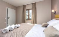 Łóżko lub łóżka w pokoju w obiekcie Three-Bedroom Holiday Home In Katun