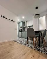 A kitchen or kitchenette at MGG - Apartamento Muelle