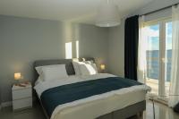 Postel nebo postele na pokoji v ubytování Sunset Apartment Padrele