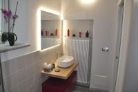 A bathroom at Sotto la torre