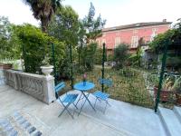 A garden outside Sotto la torre