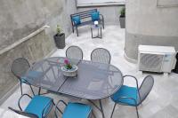 A seating area at Sotto la torre