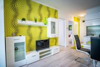 Televízia a/alebo spoločenská miestnosť v ubytovaní MyFlat Diamond Bay Apartment