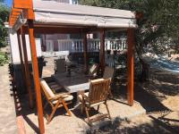 Patio alebo iná vonkajšia časť ubytovania Krk Kornic Apartments