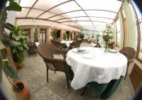 Reštaurácia alebo iné gastronomické zariadenie v ubytovaní Hotel Rural El Arriero