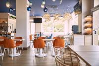 Un restaurante o sitio para comer en Ibis Elche