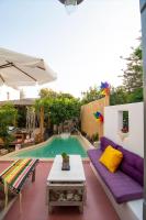 Bazén v ubytovaní Quartano Paros Residence alebo v jeho blízkosti