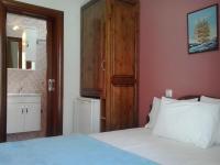 A bed or beds in a room at Hotel Prinos