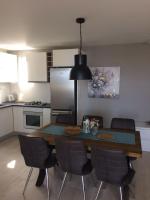 Kuchyňa alebo kuchynka v ubytovaní Ferienwohnung in Podgora mit Meerblick, Terrasse, Klimaanlage, W-LAN 4492-3