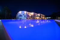 The swimming pool at or close to Brezza dell'Alento