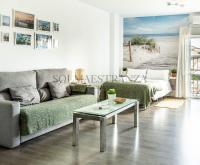 Posedenie v ubytovaní Atarazanas Apartment by Sol Maestranza