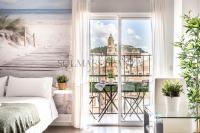 Posteľ alebo postele v izbe v ubytovaní Atarazanas Apartment by Sol Maestranza