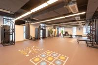 GHIC The Mulian Hotel of Bio-island Guangzhouにあるフィットネスセンターまたはフィットネス設備